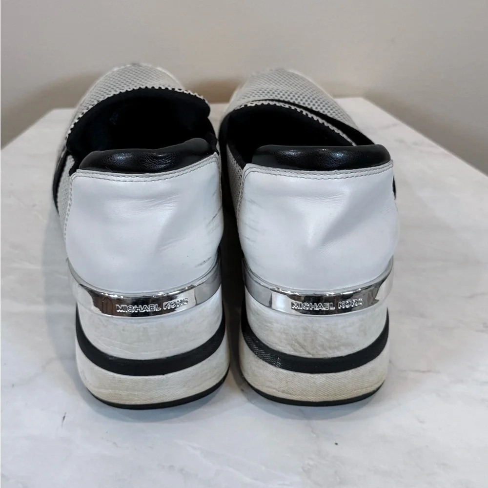 🔥Michael Kors  White and Black Women’s Sneakers Size 8.5 EUC🔥